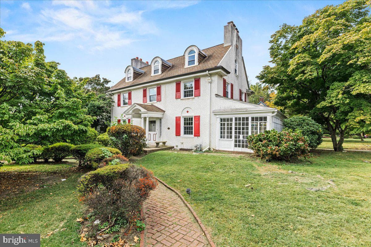 14 N Swarthmore Avenue photo 2