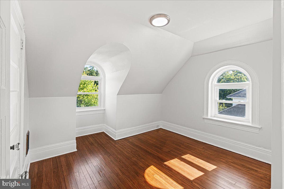 14 N Swarthmore Avenue photo 35