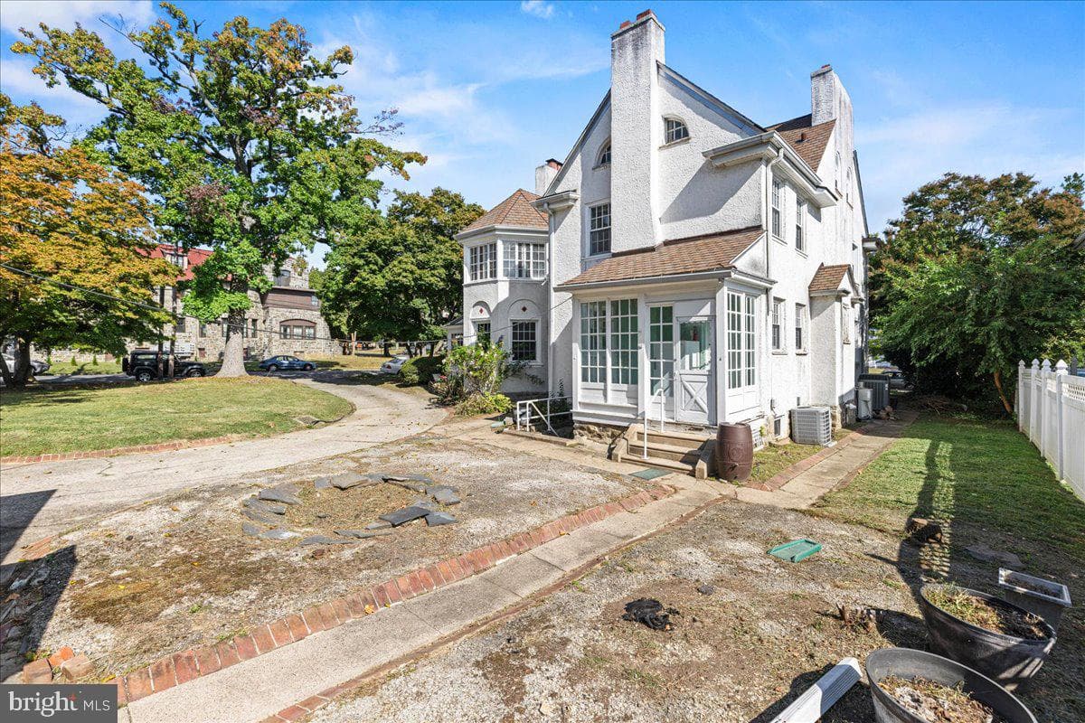 14 N Swarthmore Avenue photo 41