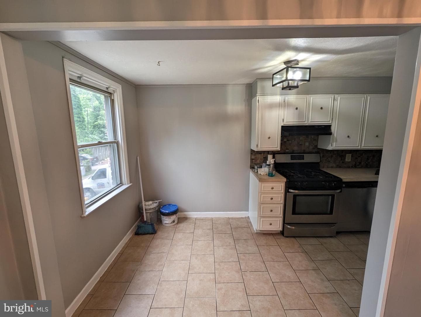 1042 S Lynbrook Road photo 6