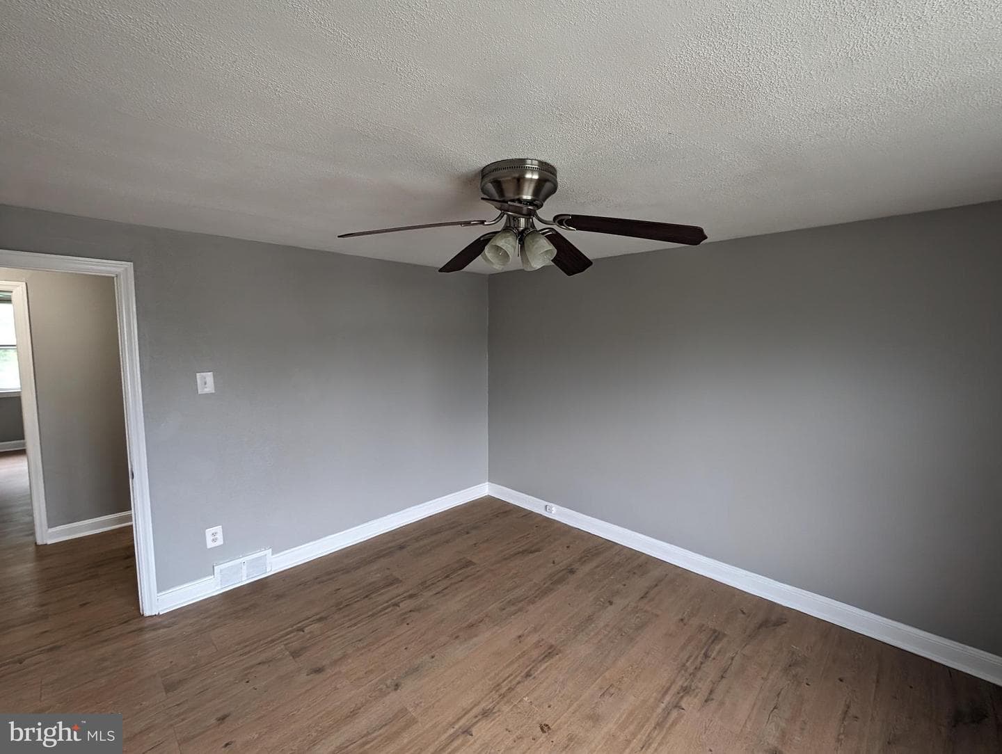 1042 S Lynbrook Road photo 8