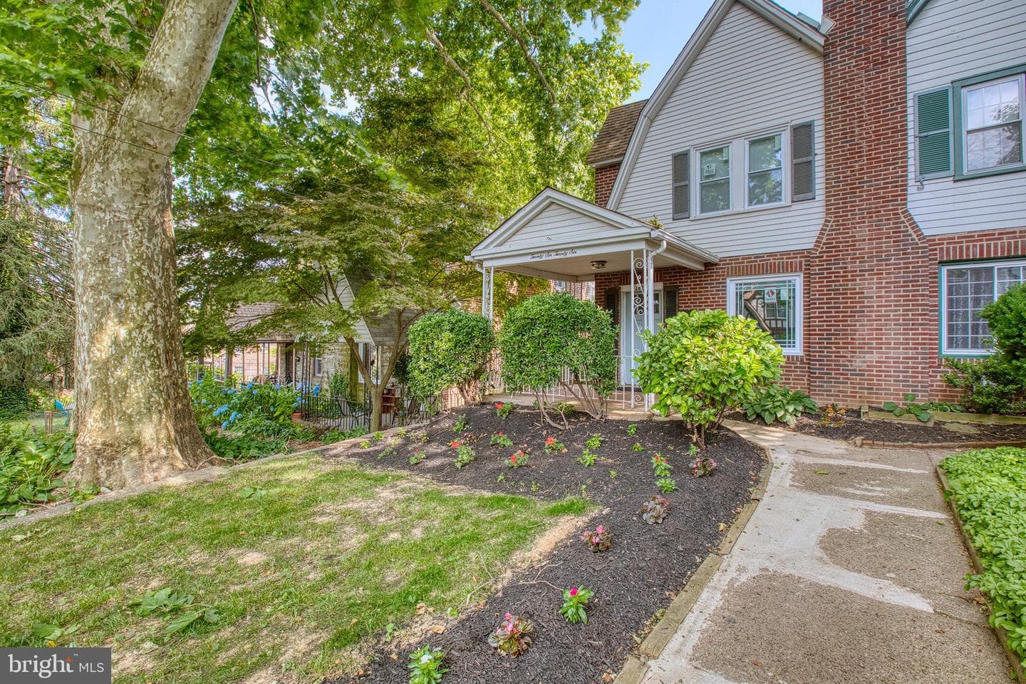2626 Eldon Avenue photo 2