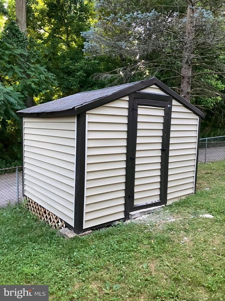 1414 Powell Road photo 31