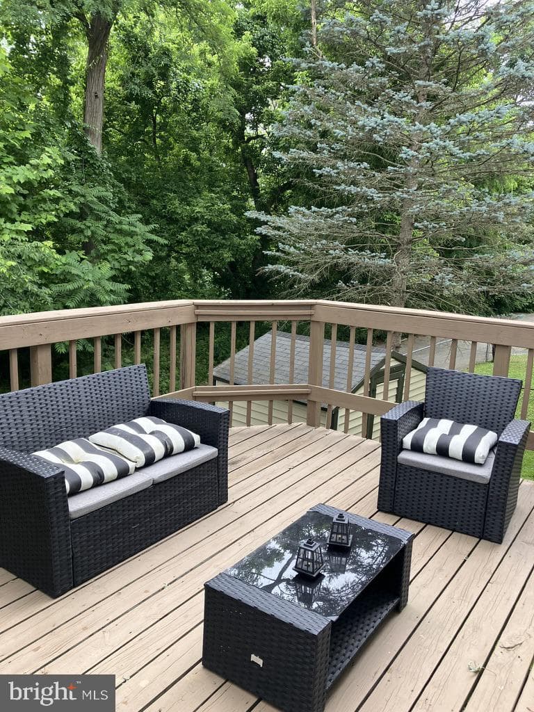 1414 Powell Road photo 4
