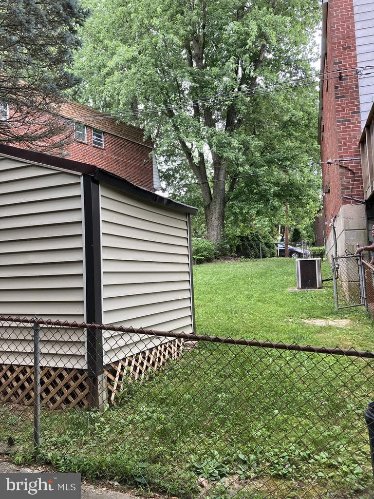 1414 Powell Road photo 8
