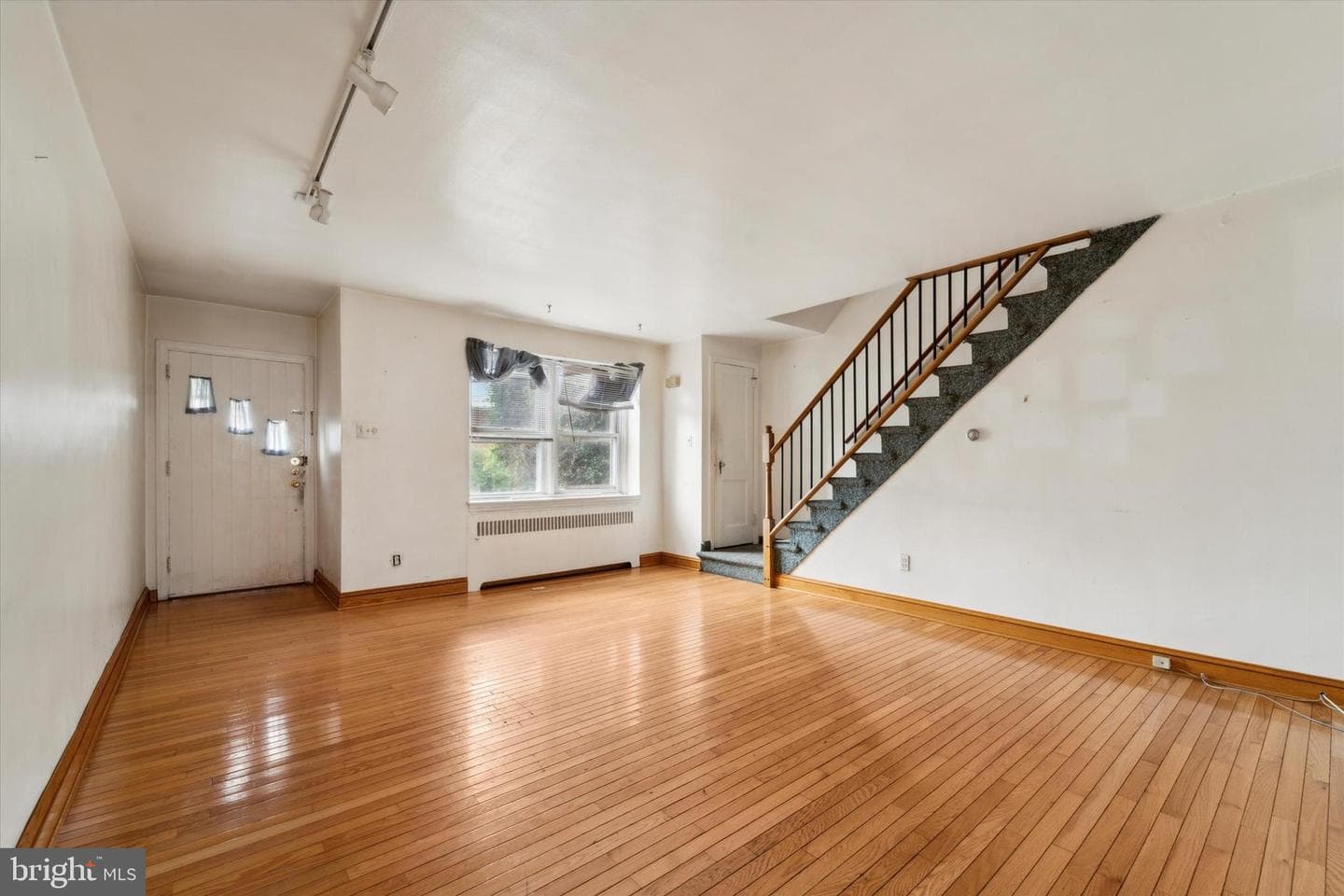 163 E Plumstead Avenue photo 2