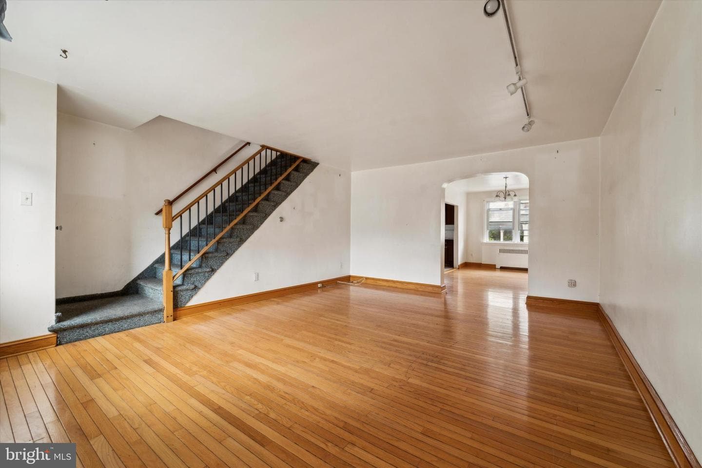 163 E Plumstead Avenue photo 3