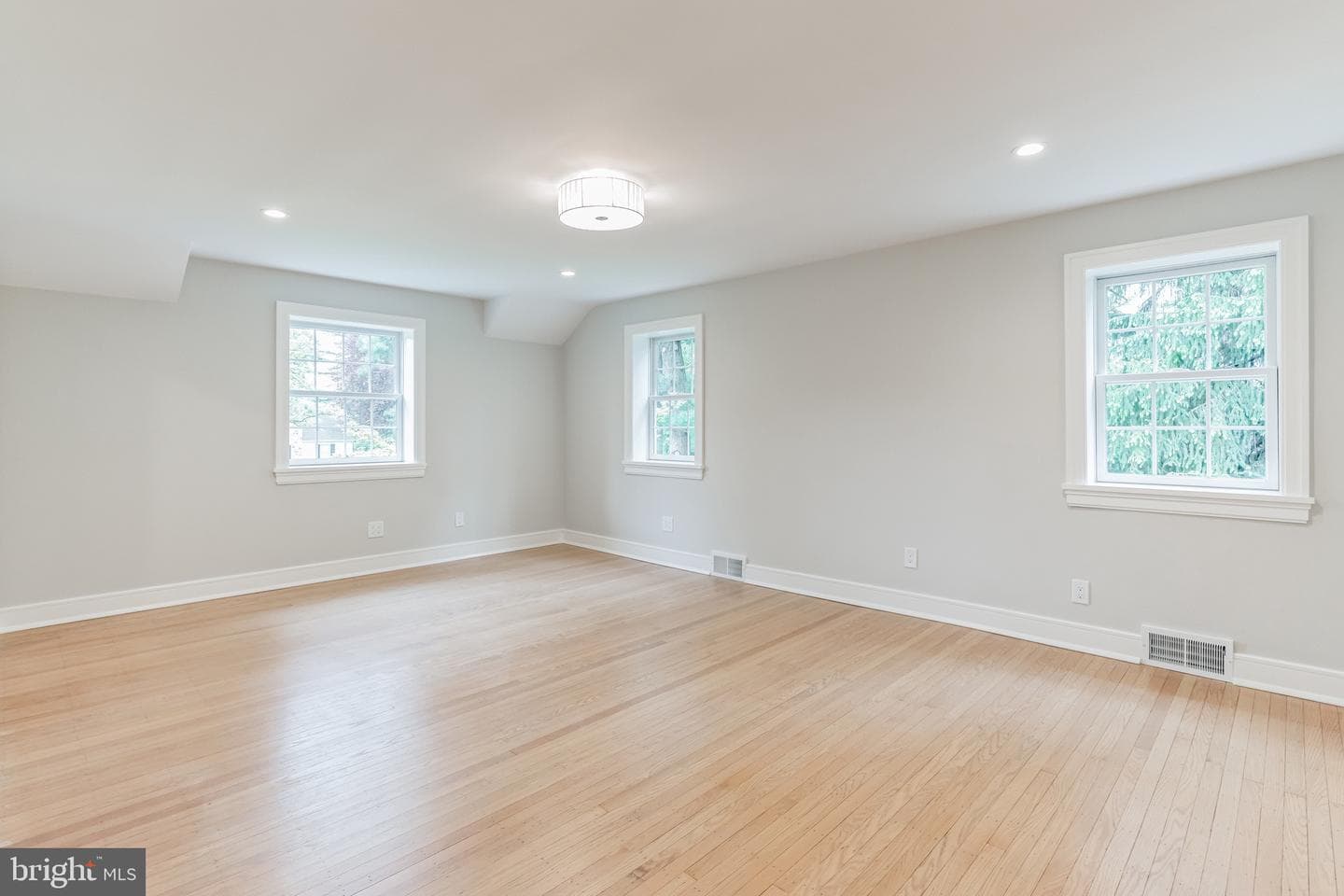 434 Barclay Road photo 17