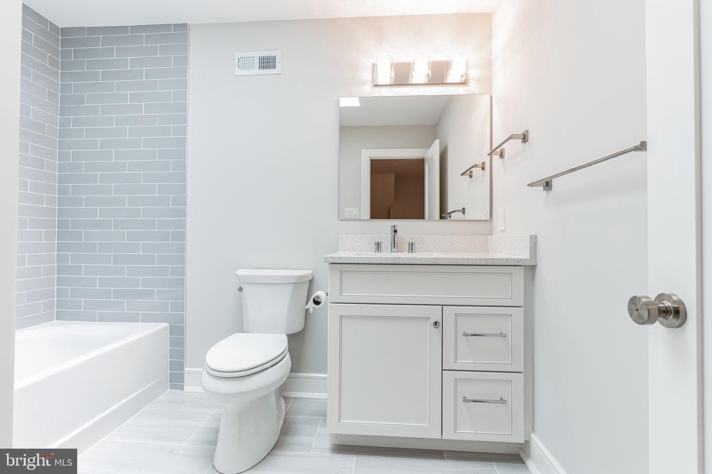 434 Barclay Road photo 4