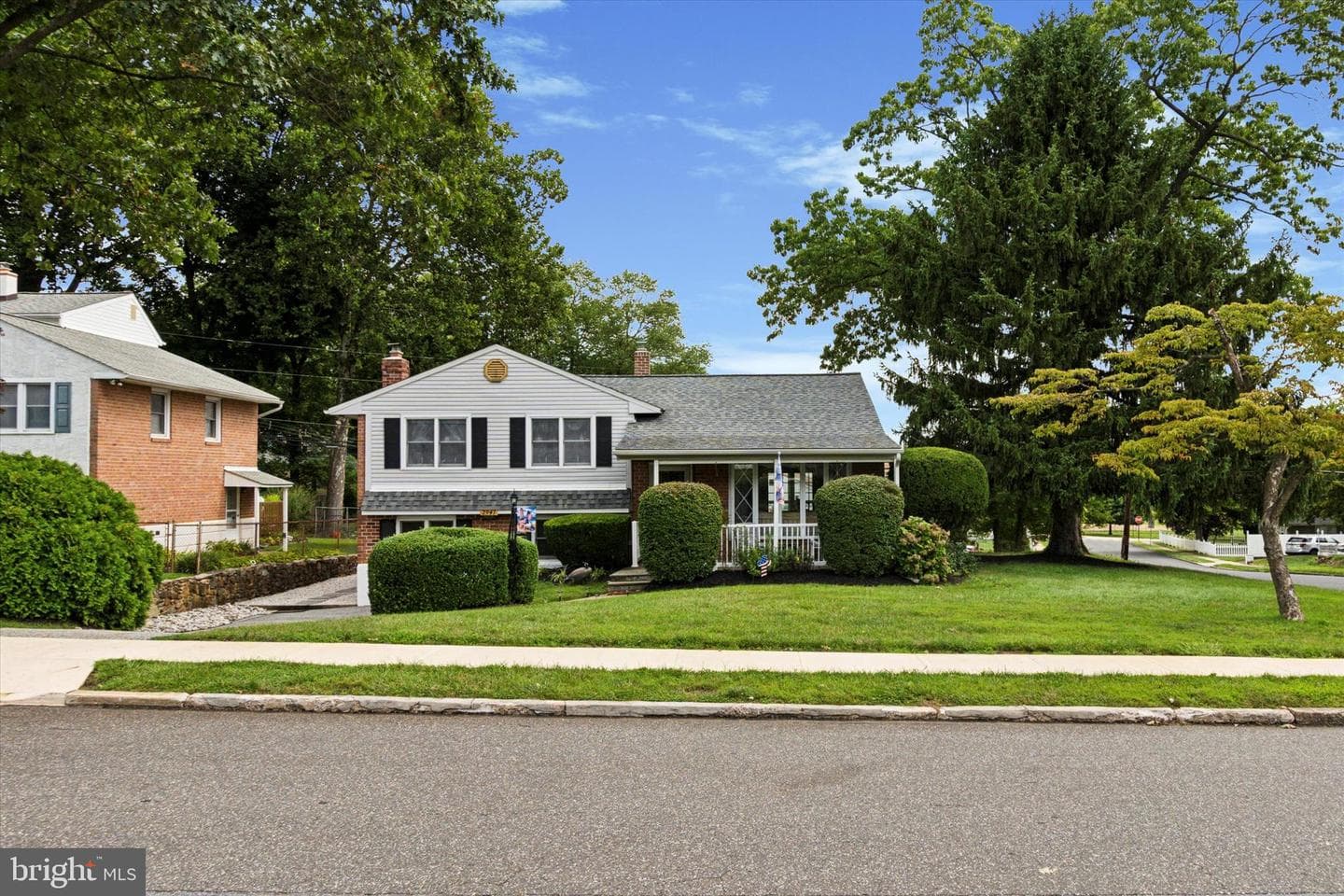 2947 Eastburn Avenue photo 2