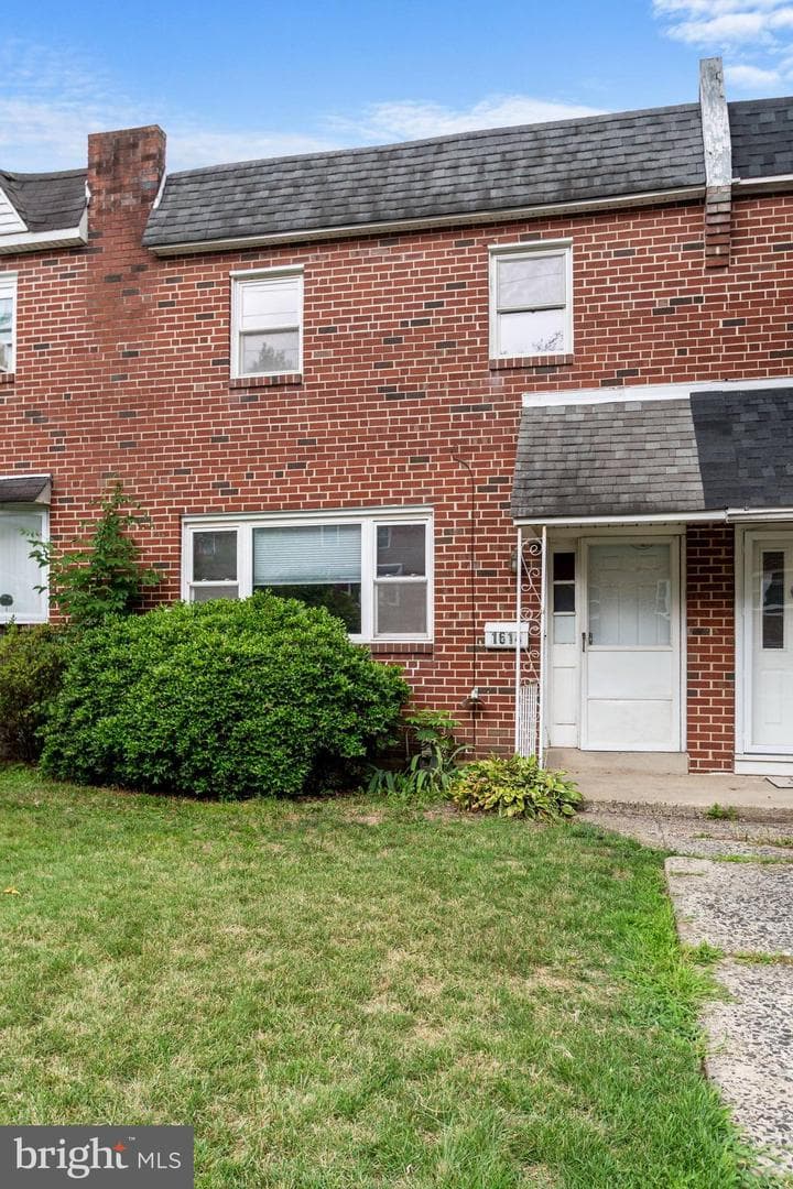 1614 Powell Road photo 1