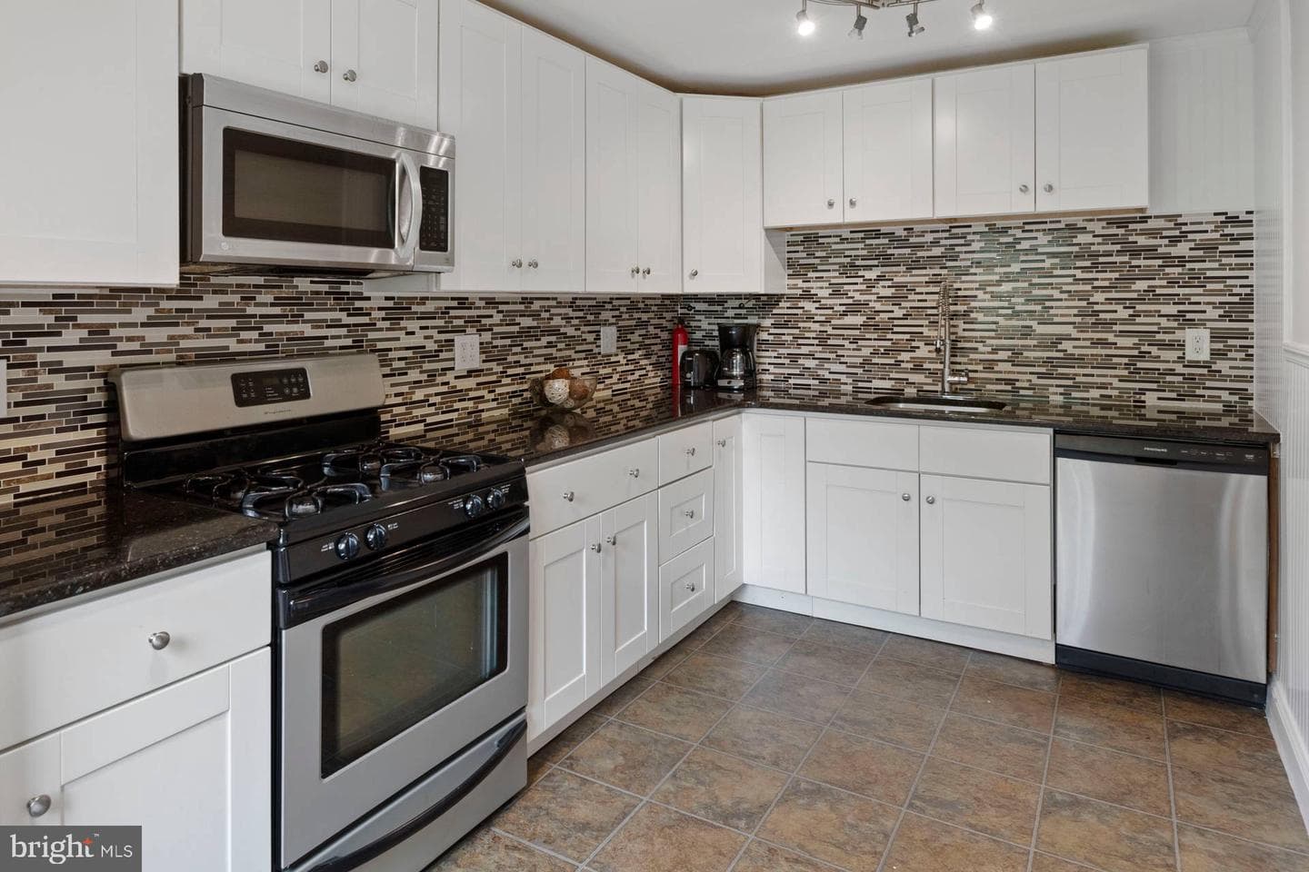 1614 Powell Road photo 8