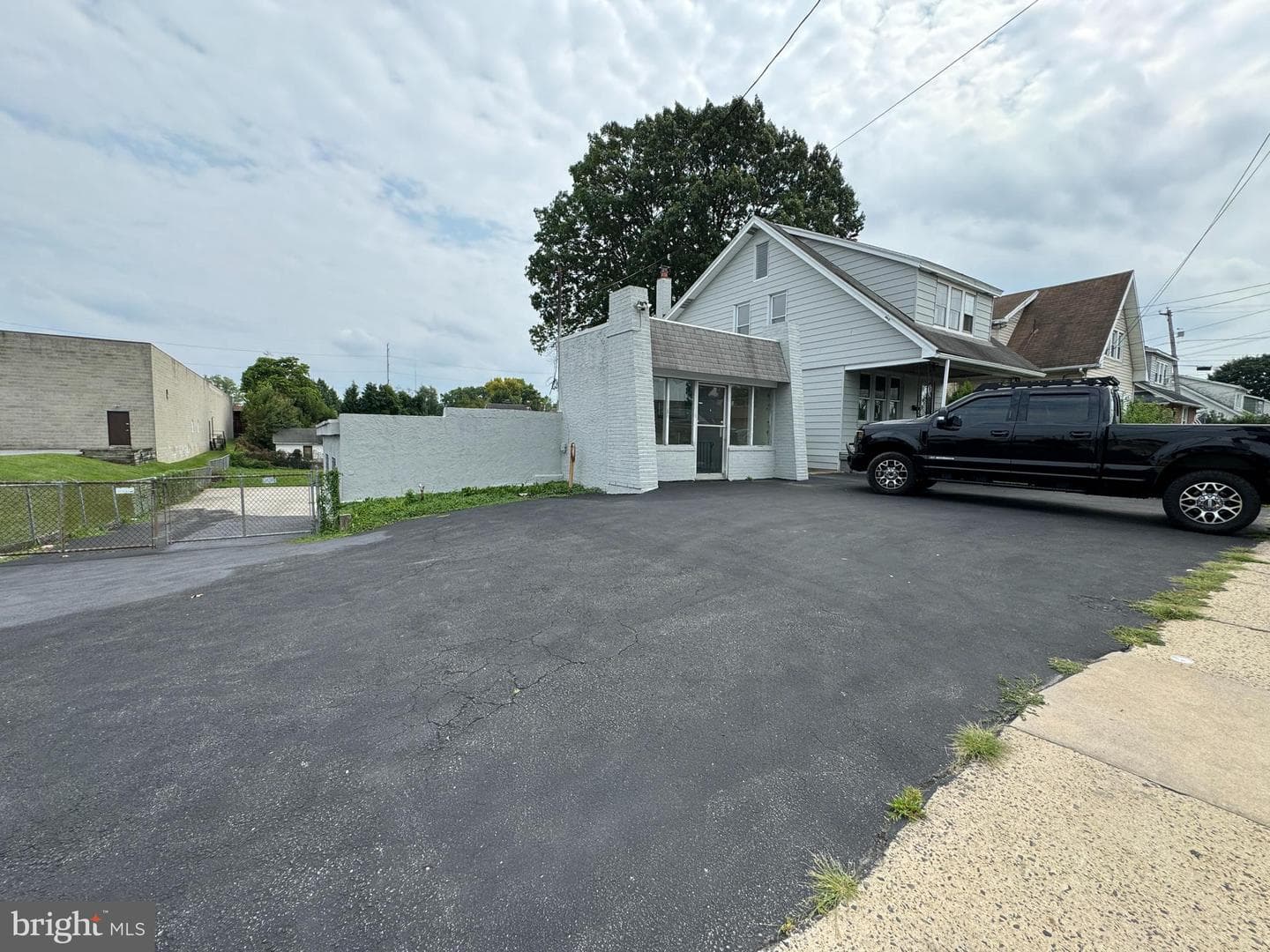 1118 Macdade photo 1