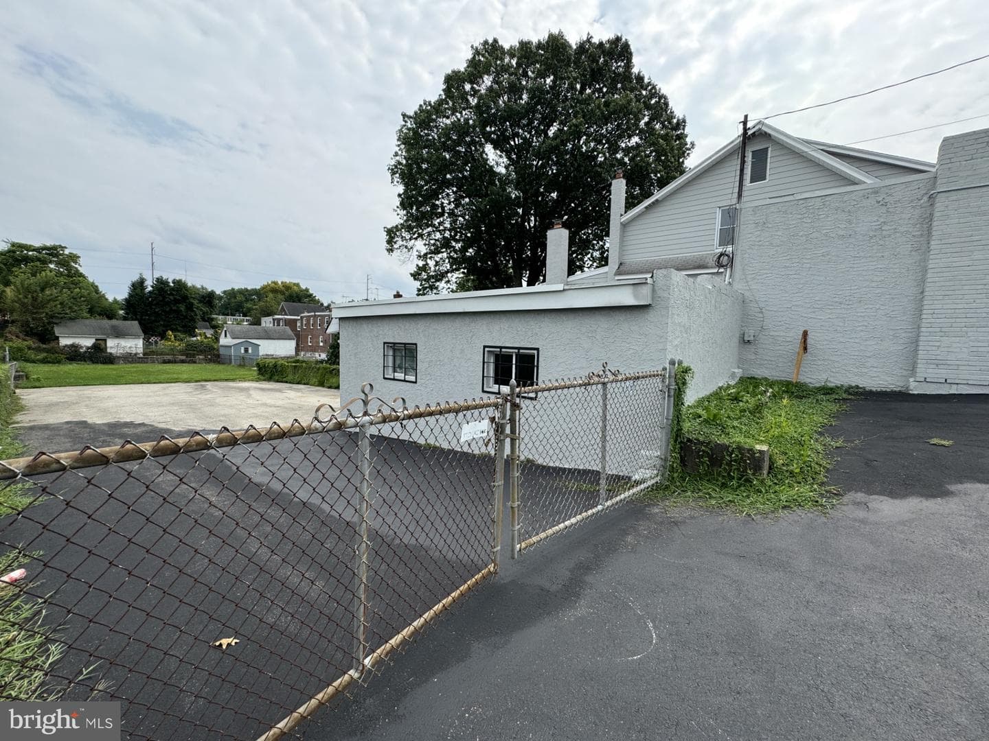 1118 Macdade photo 2