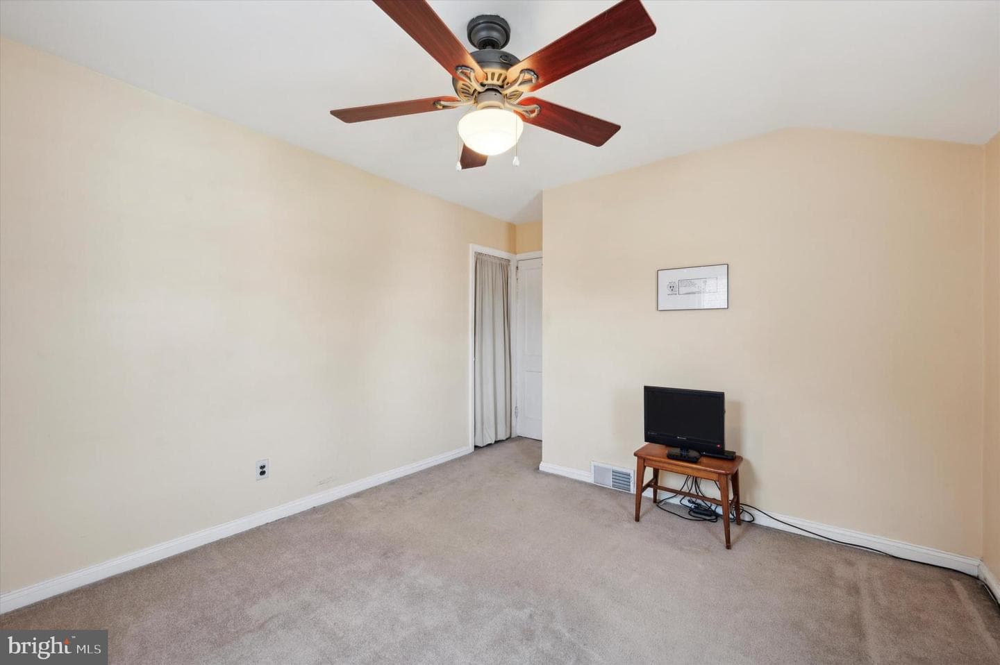 119 Foster Avenue photo 22