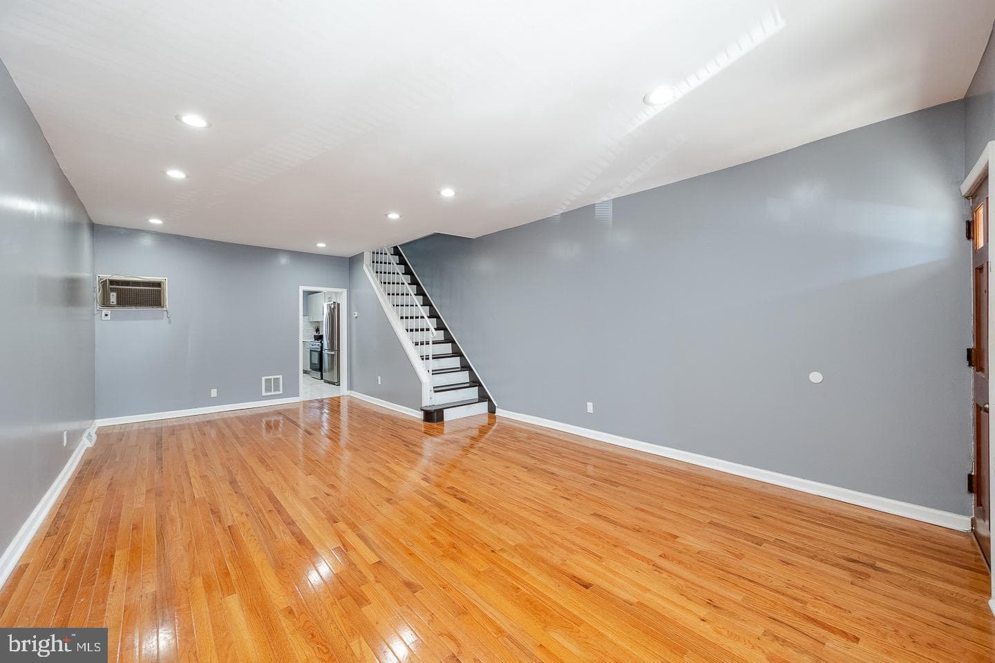 1116 E 11th Street photo 5