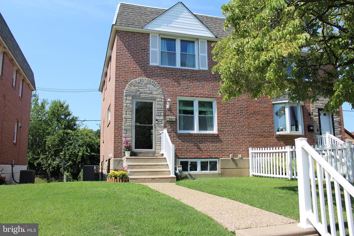 341 Comerford Terrace photo 2