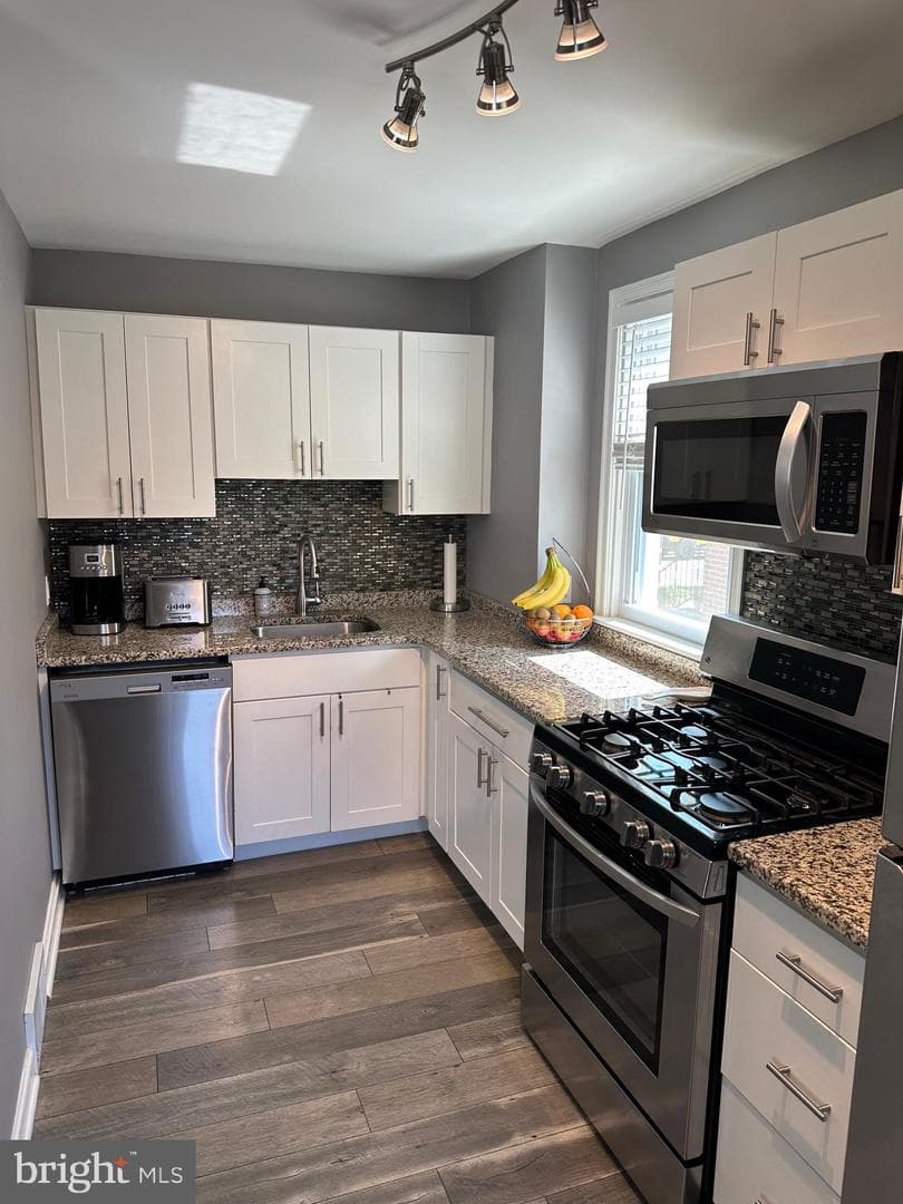 341 Comerford Terrace photo 8