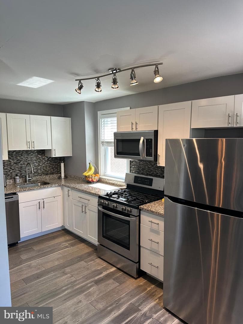 341 Comerford Terrace photo 9