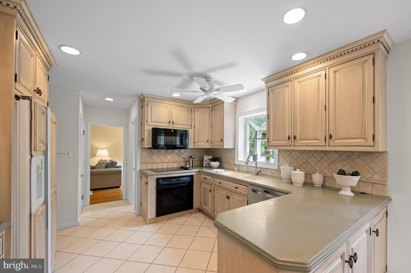 3654 Waynesfield Drive photo 12