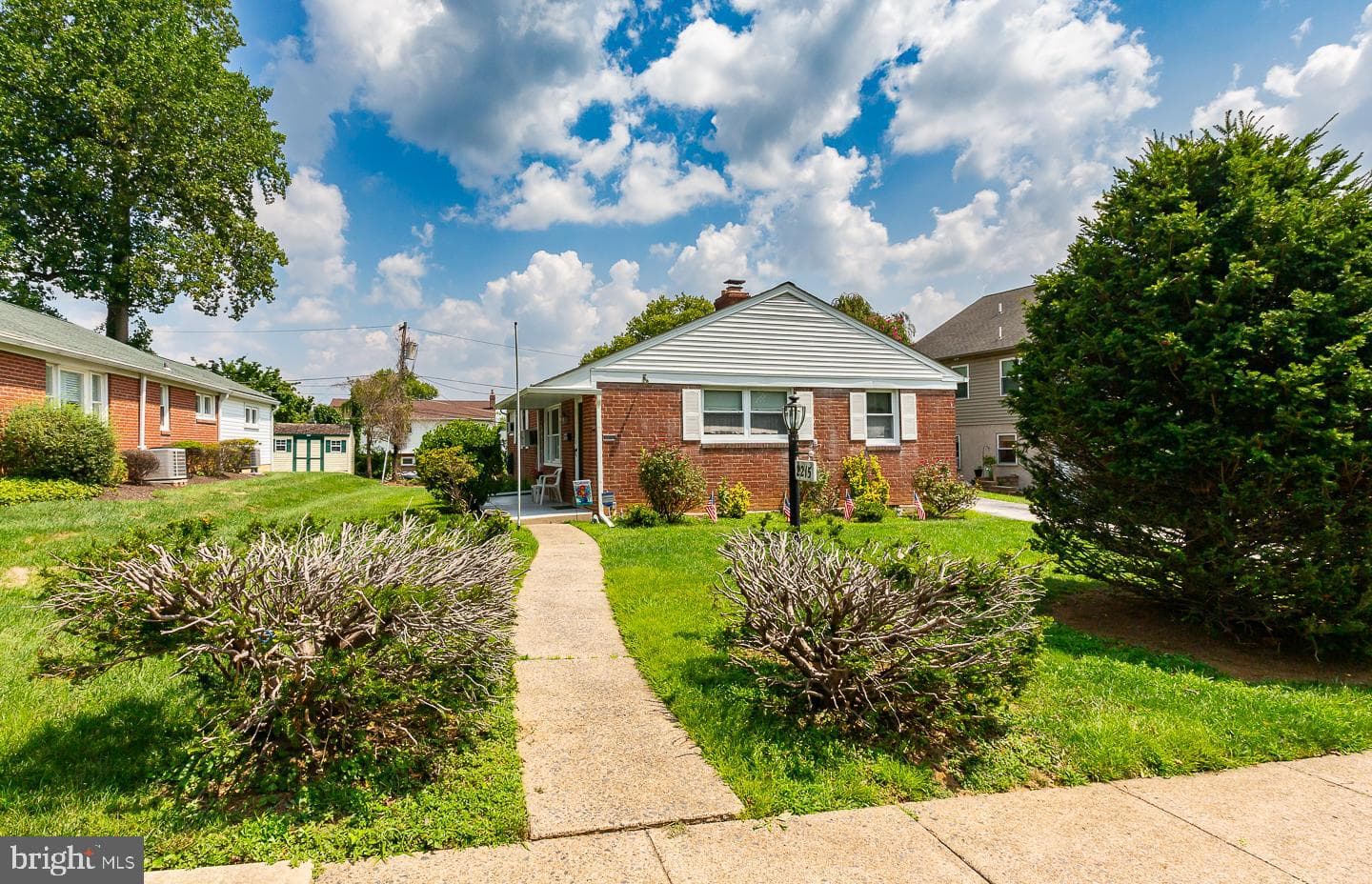 2215 Dickens Lane photo 2