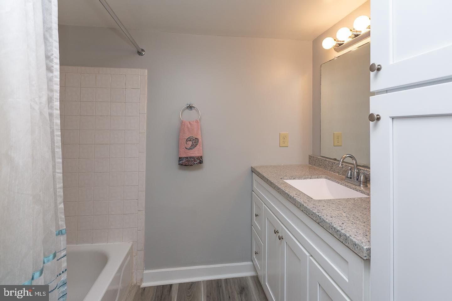 2215 Dickens Lane photo 21