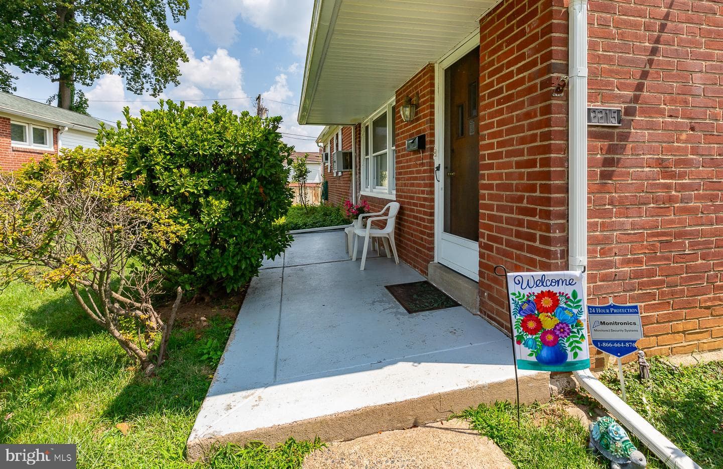 2215 Dickens Lane photo 3