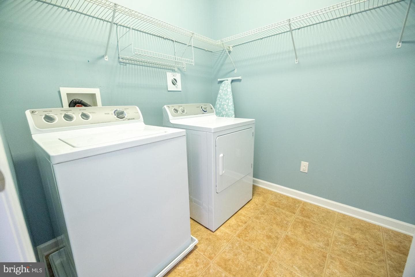 5211 Poplar Street photo 11