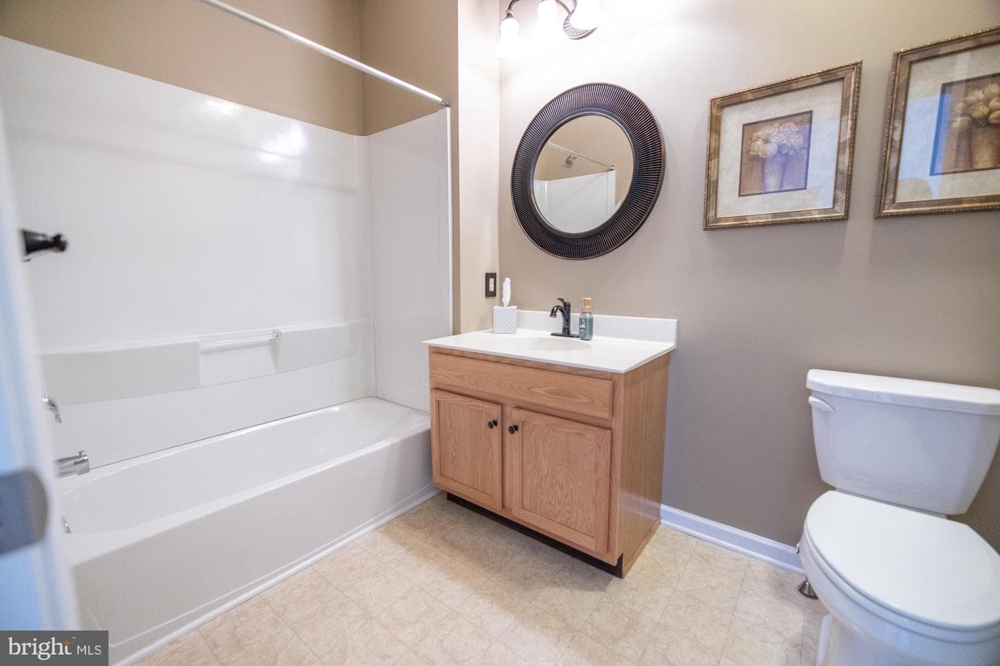 5211 Poplar Street photo 9