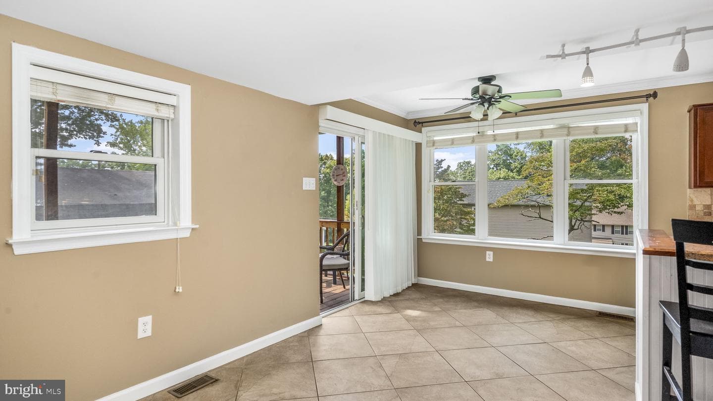 782 Hill Avenue photo 8