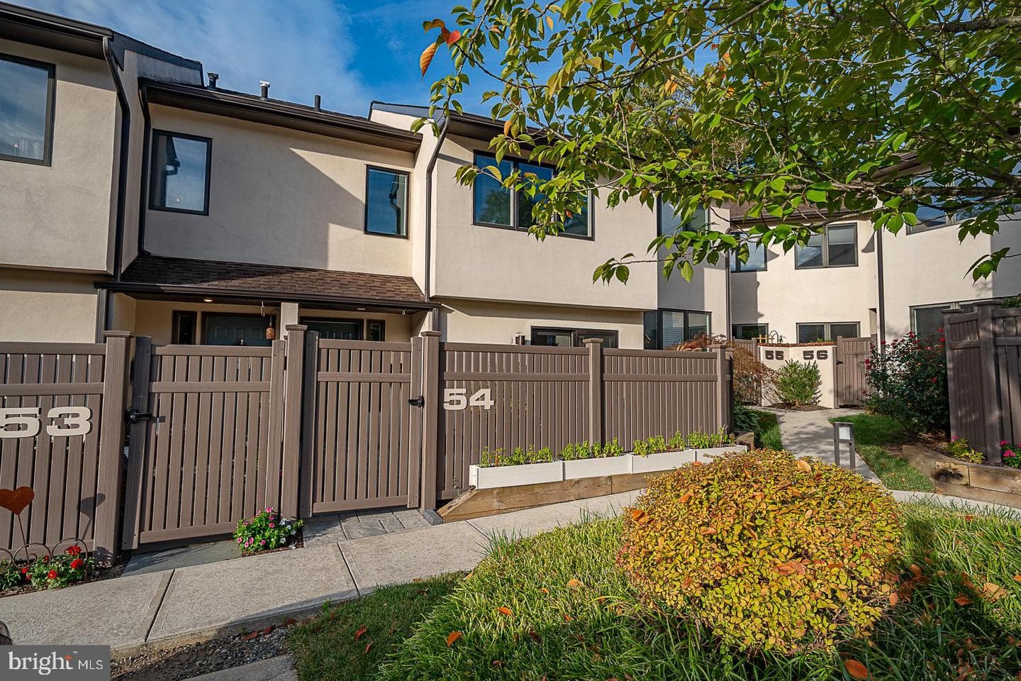 138 Montrose Avenue ##54 photo 2