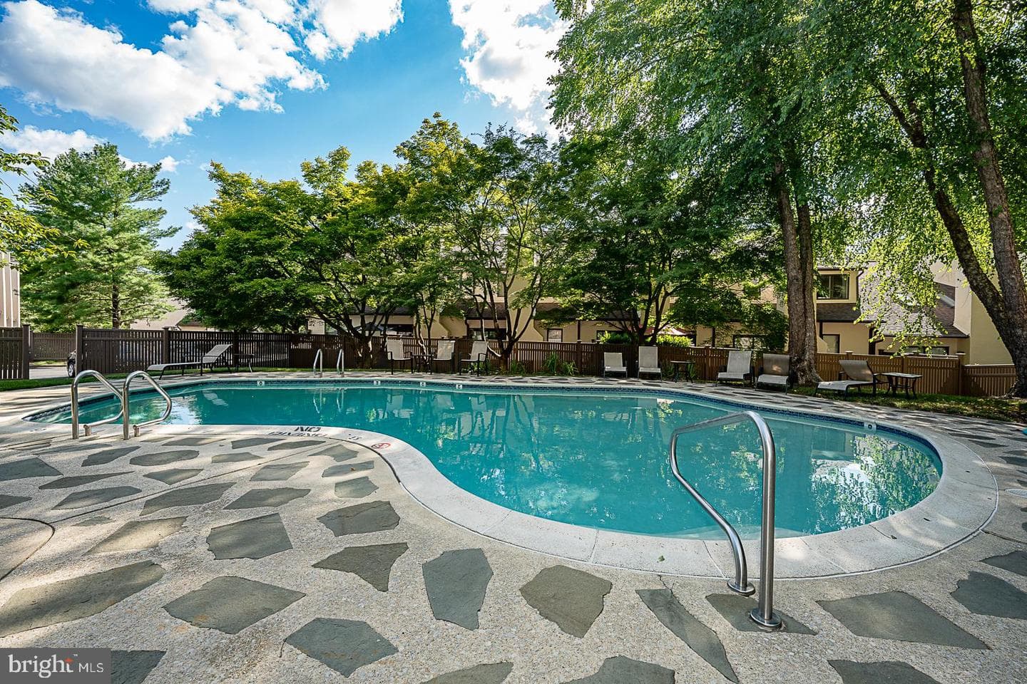 138 Montrose Avenue ##54 photo 37