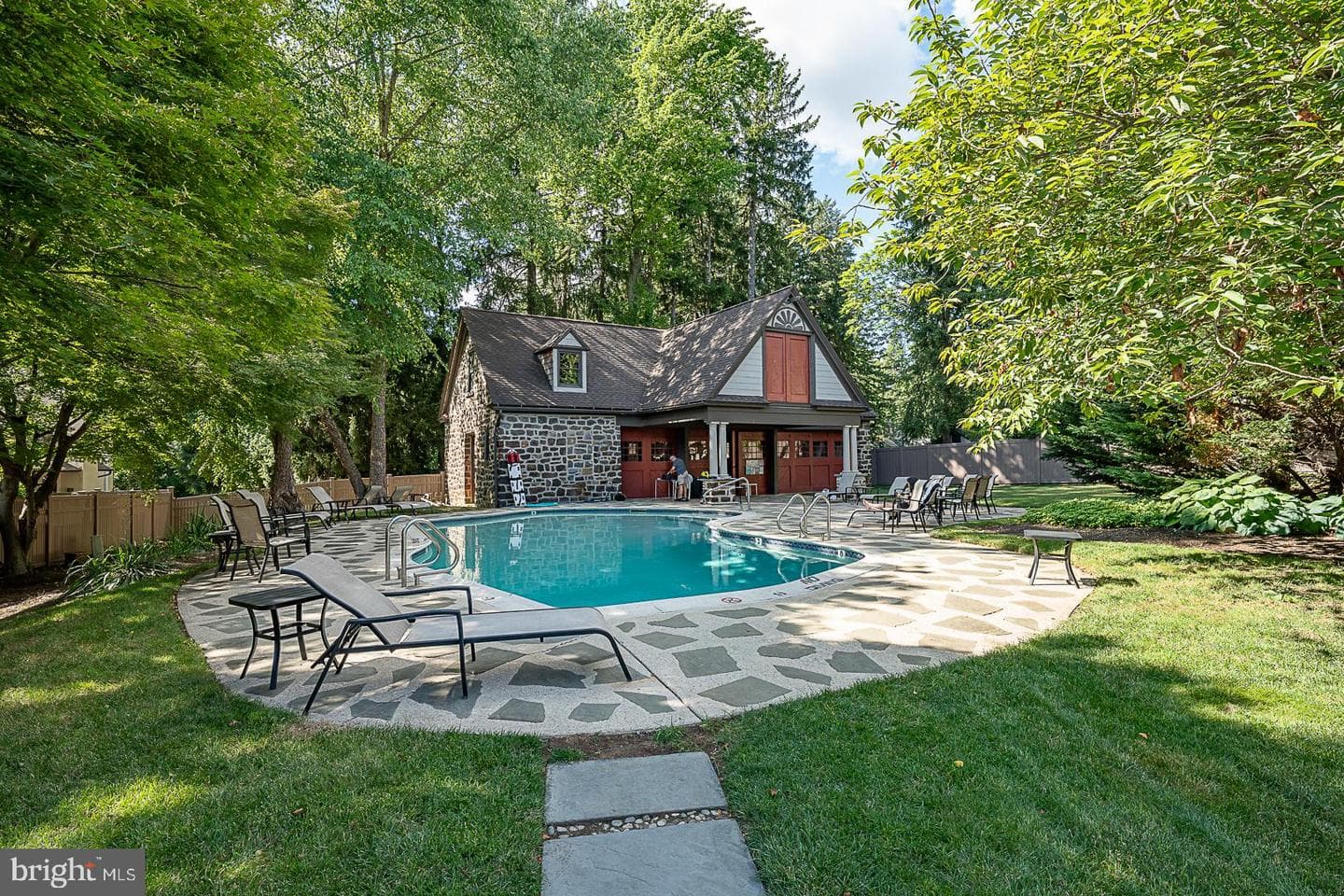 138 Montrose Avenue ##54 photo 38