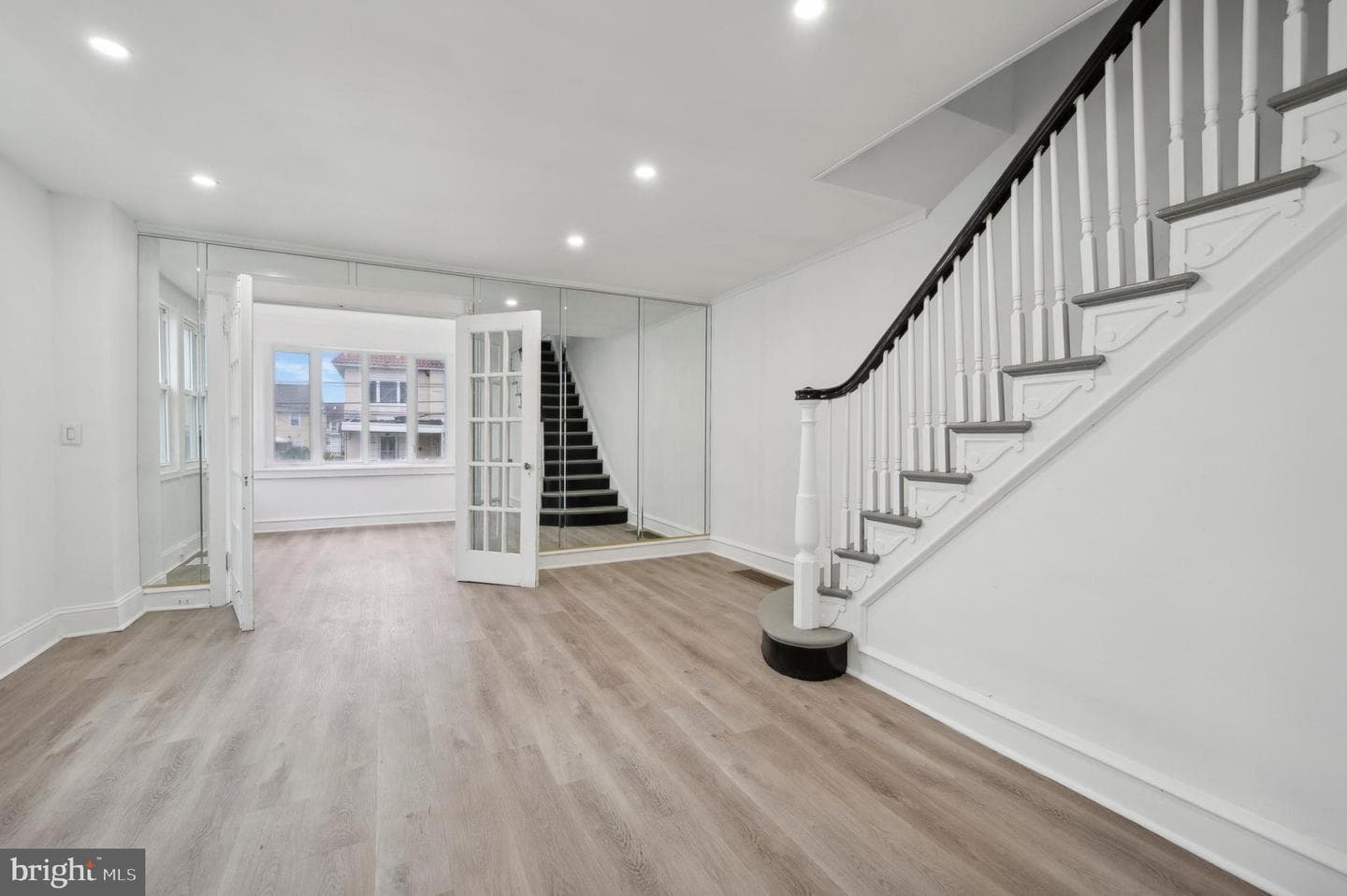 903 Yeadon Avenue photo 2