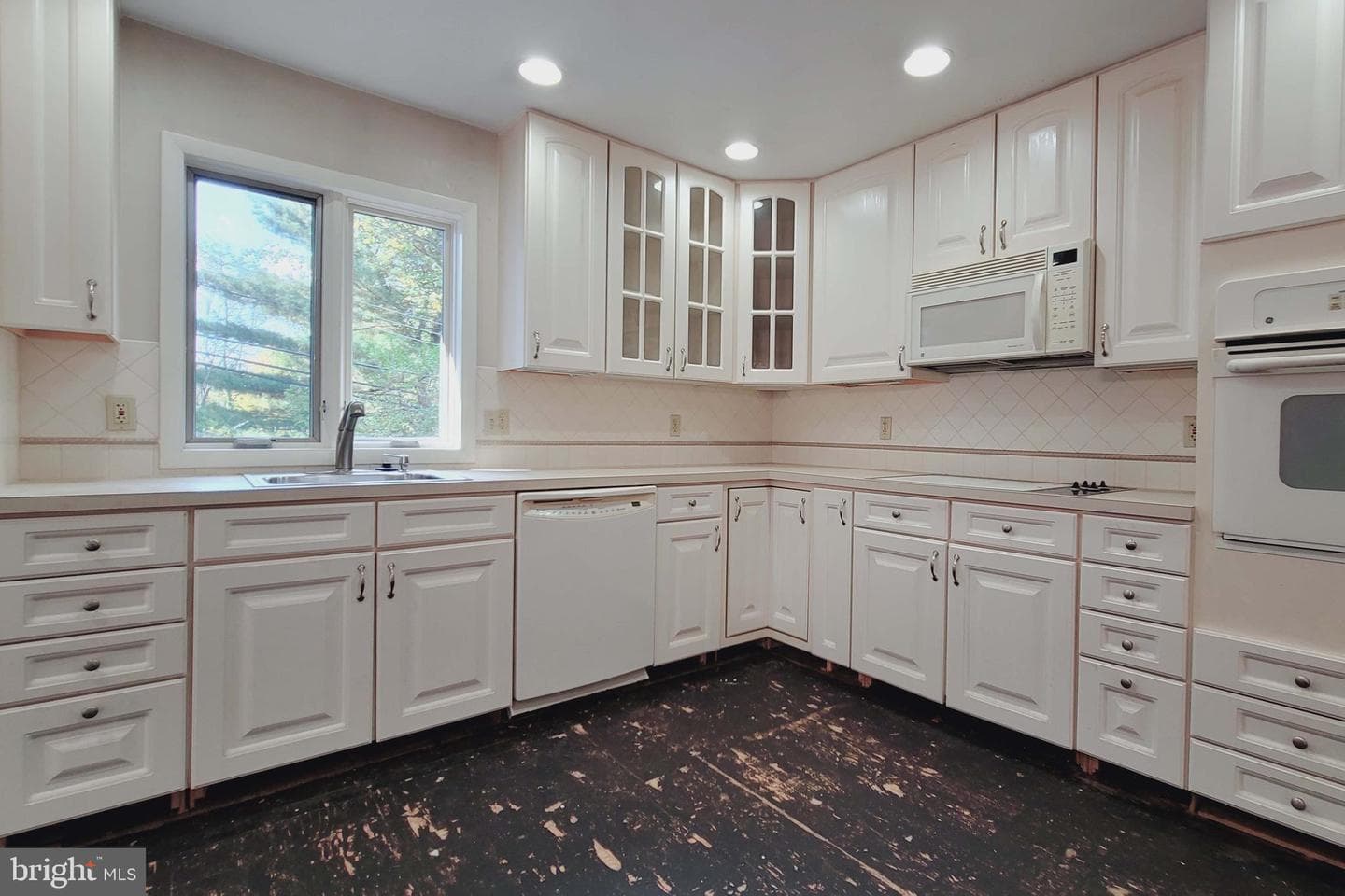 120 Snyder Lane photo 10