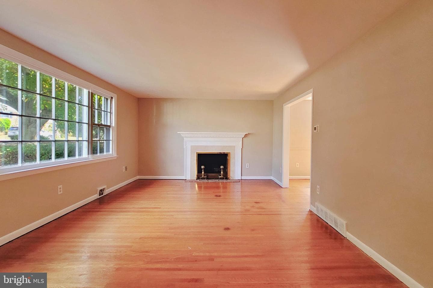 120 Snyder Lane photo 4