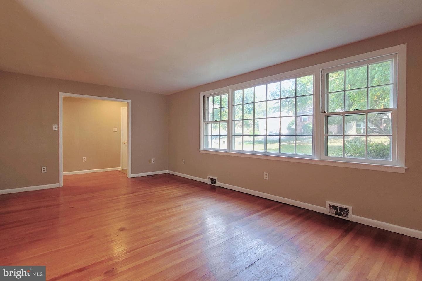120 Snyder Lane photo 6