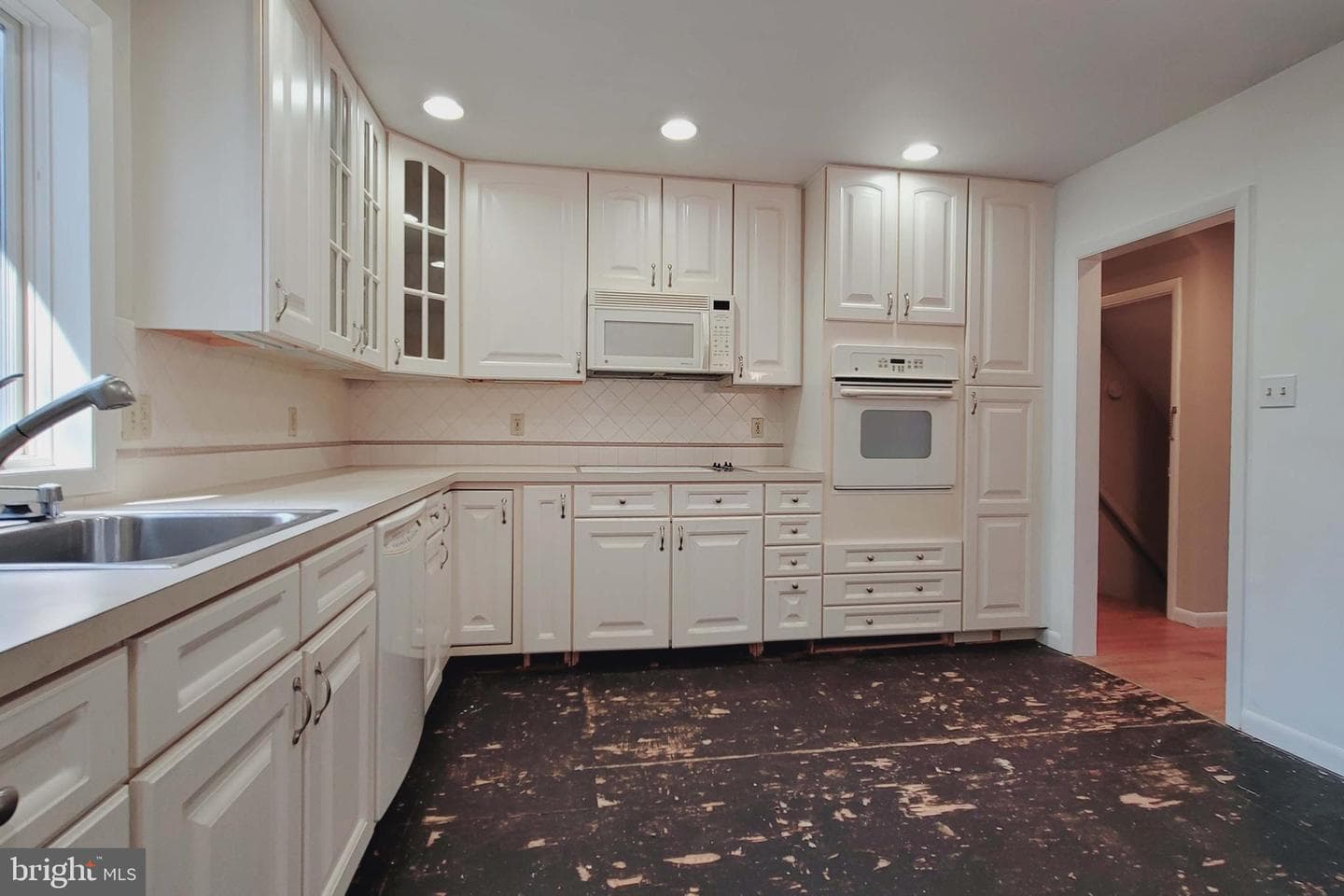 120 Snyder Lane photo 9