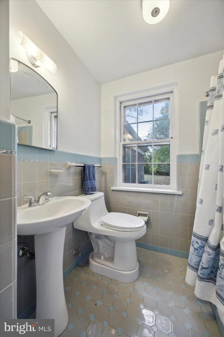 722 Sproul Road photo 14