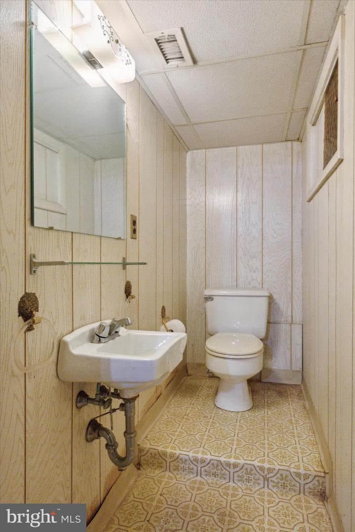 722 Sproul Road photo 21