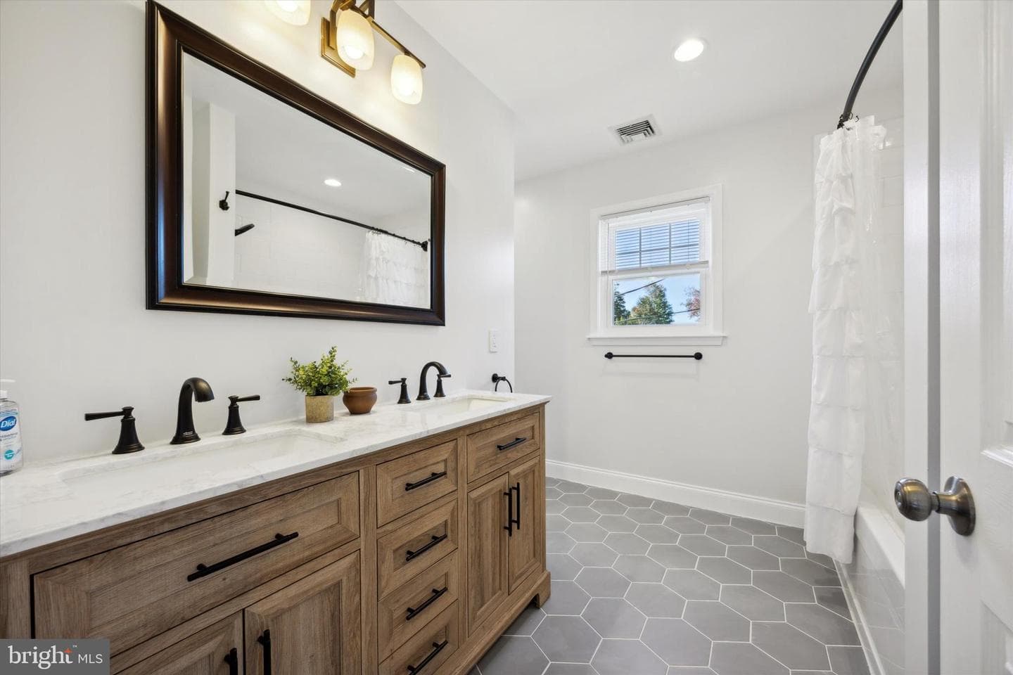 1372 Harrington Road photo 14