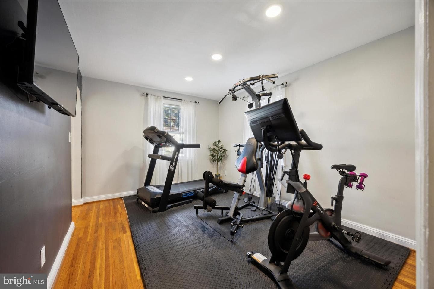 1372 Harrington Road photo 9