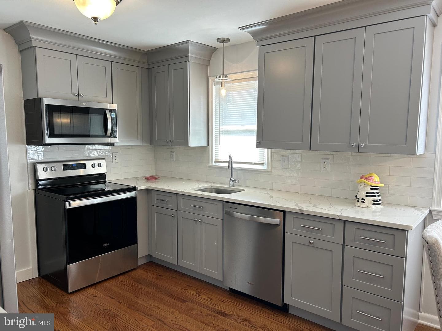 1136 Flora Lane photo 3