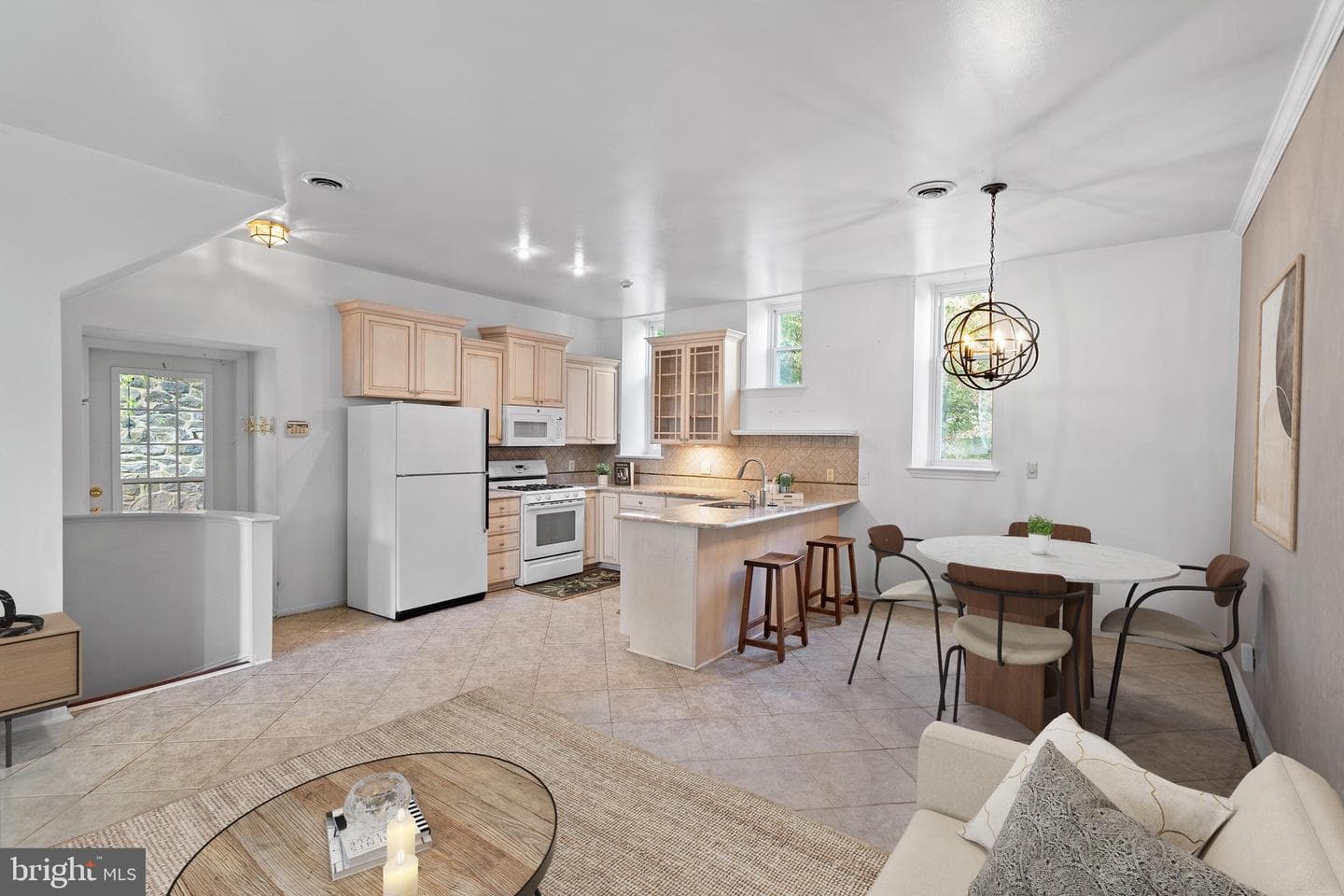 247 Moria Place photo 1