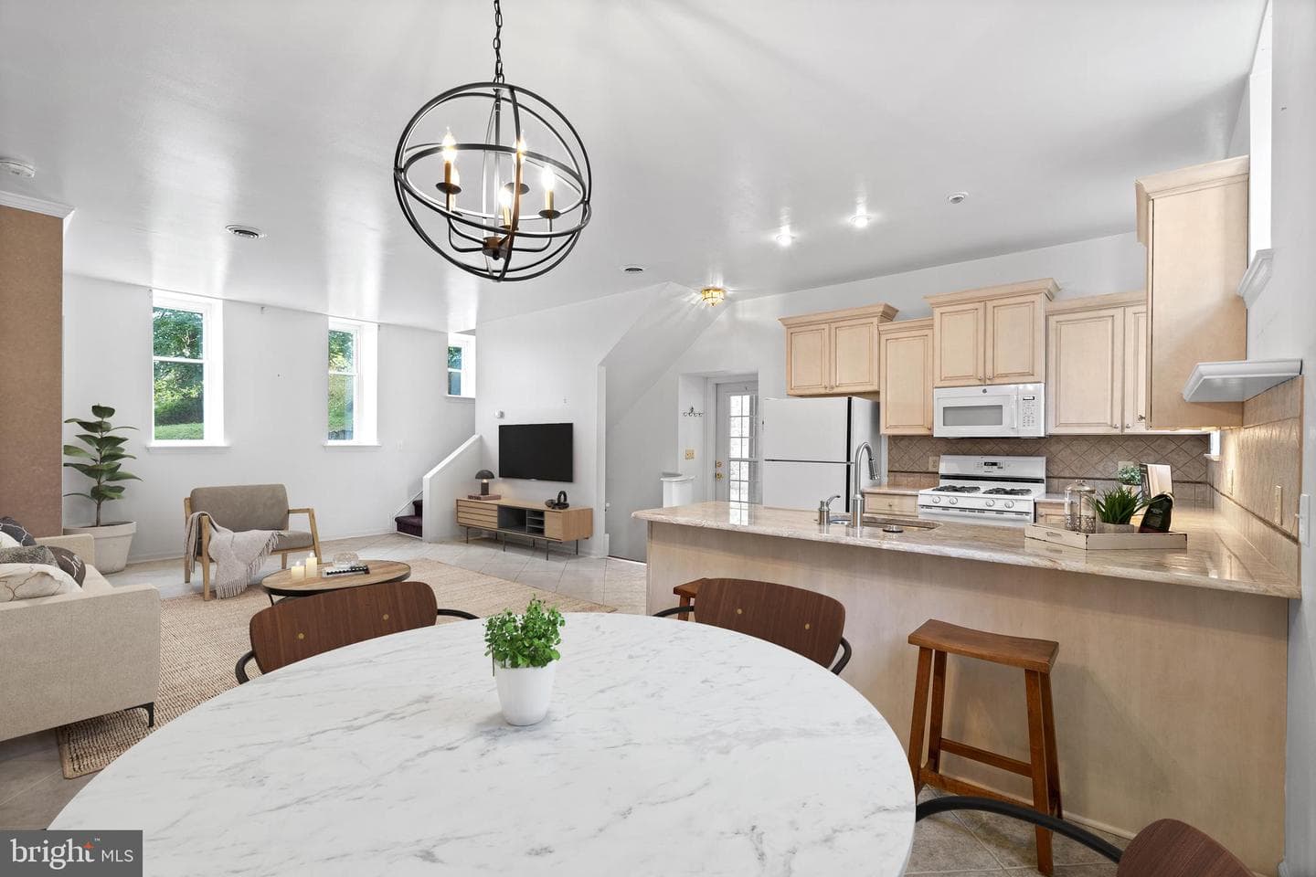 247 Moria Place photo 2