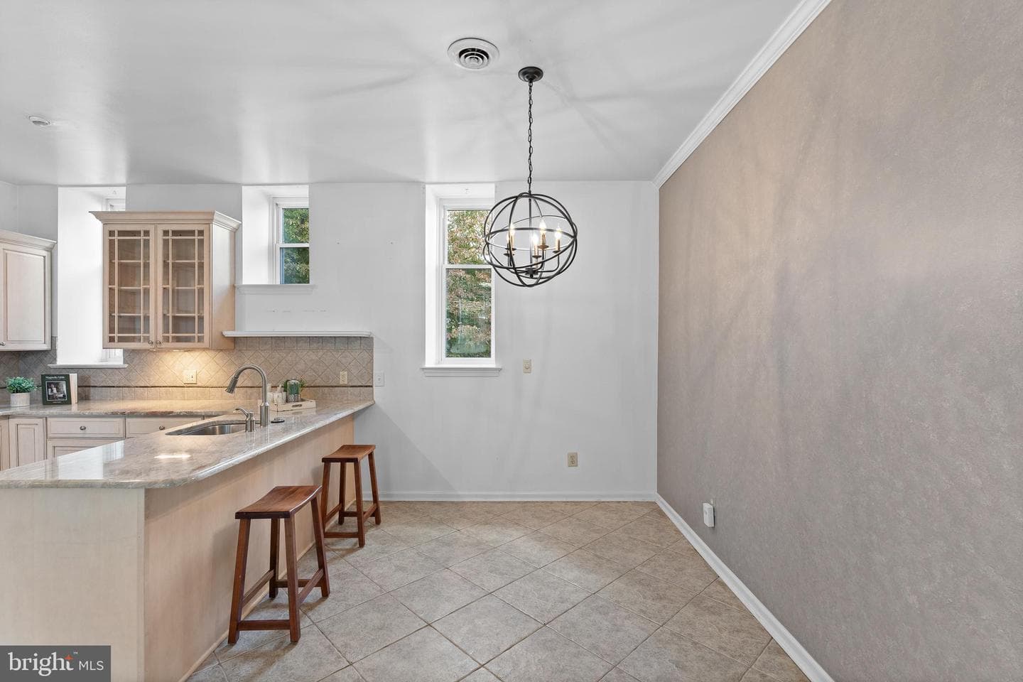 247 Moria Place photo 9