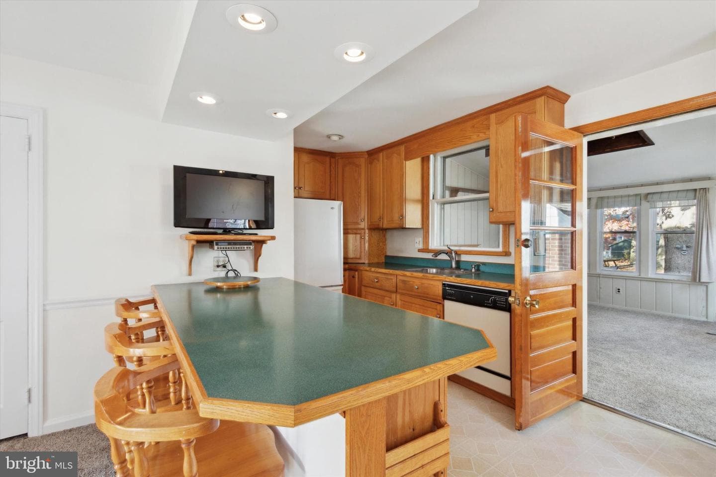 709 Tasker Street photo 11