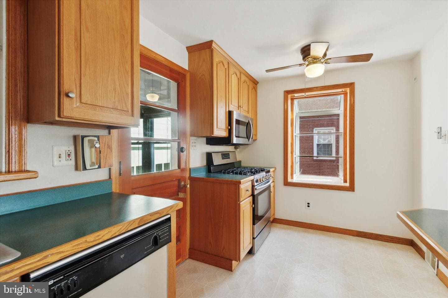 709 Tasker Street photo 13