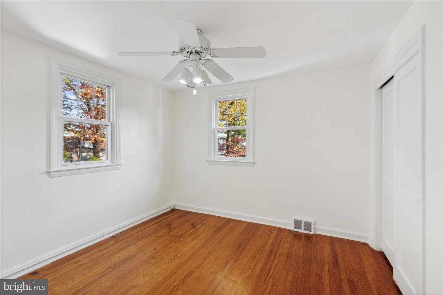 709 Tasker Street photo 17