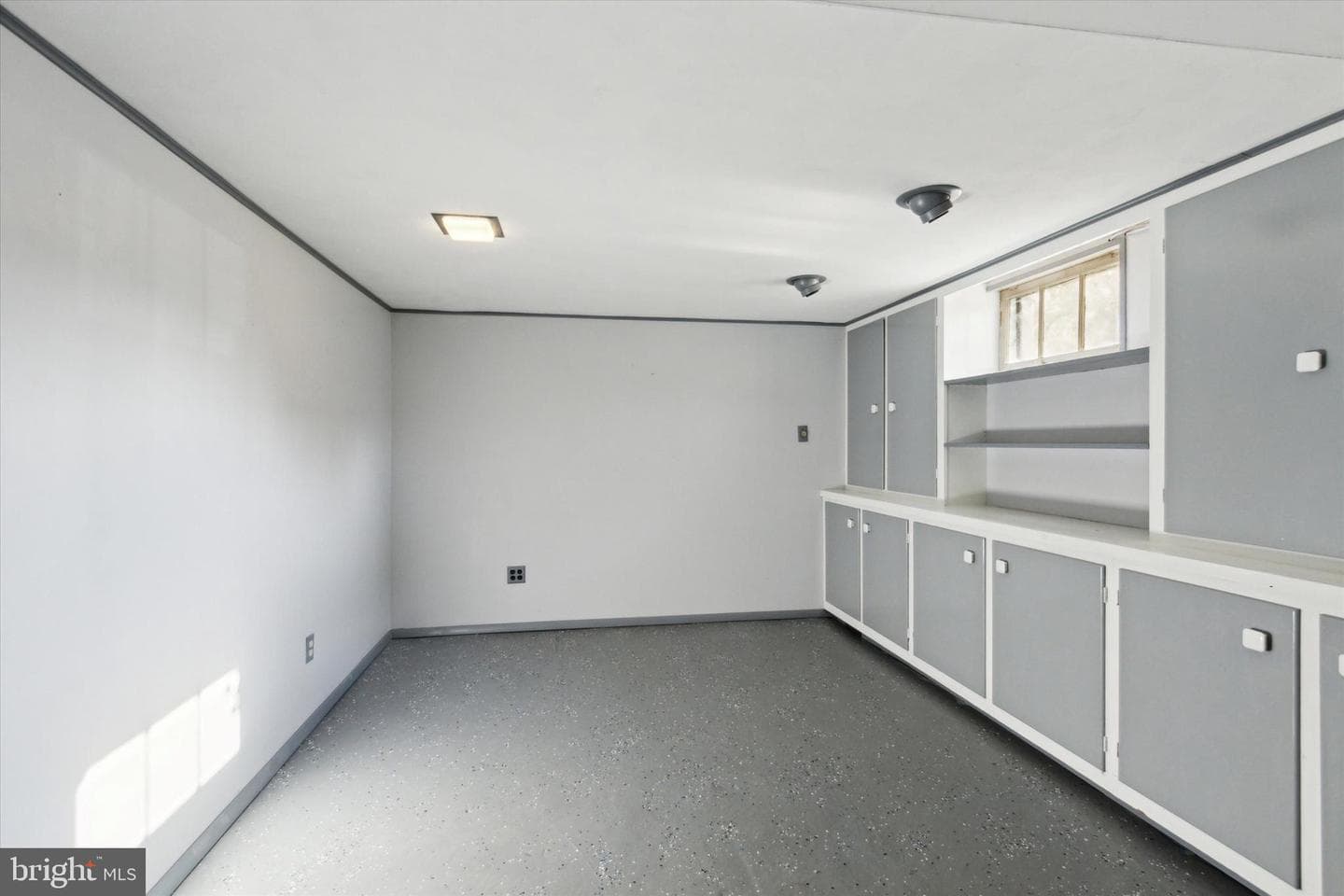 709 Tasker Street photo 25